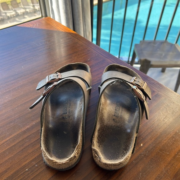 Well loved olive green Birkenstock sandals - Picture 2 of 4